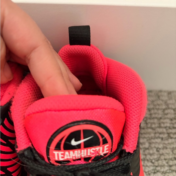 Nike Black and Red Athletic Shoes - Picture 5 of 6